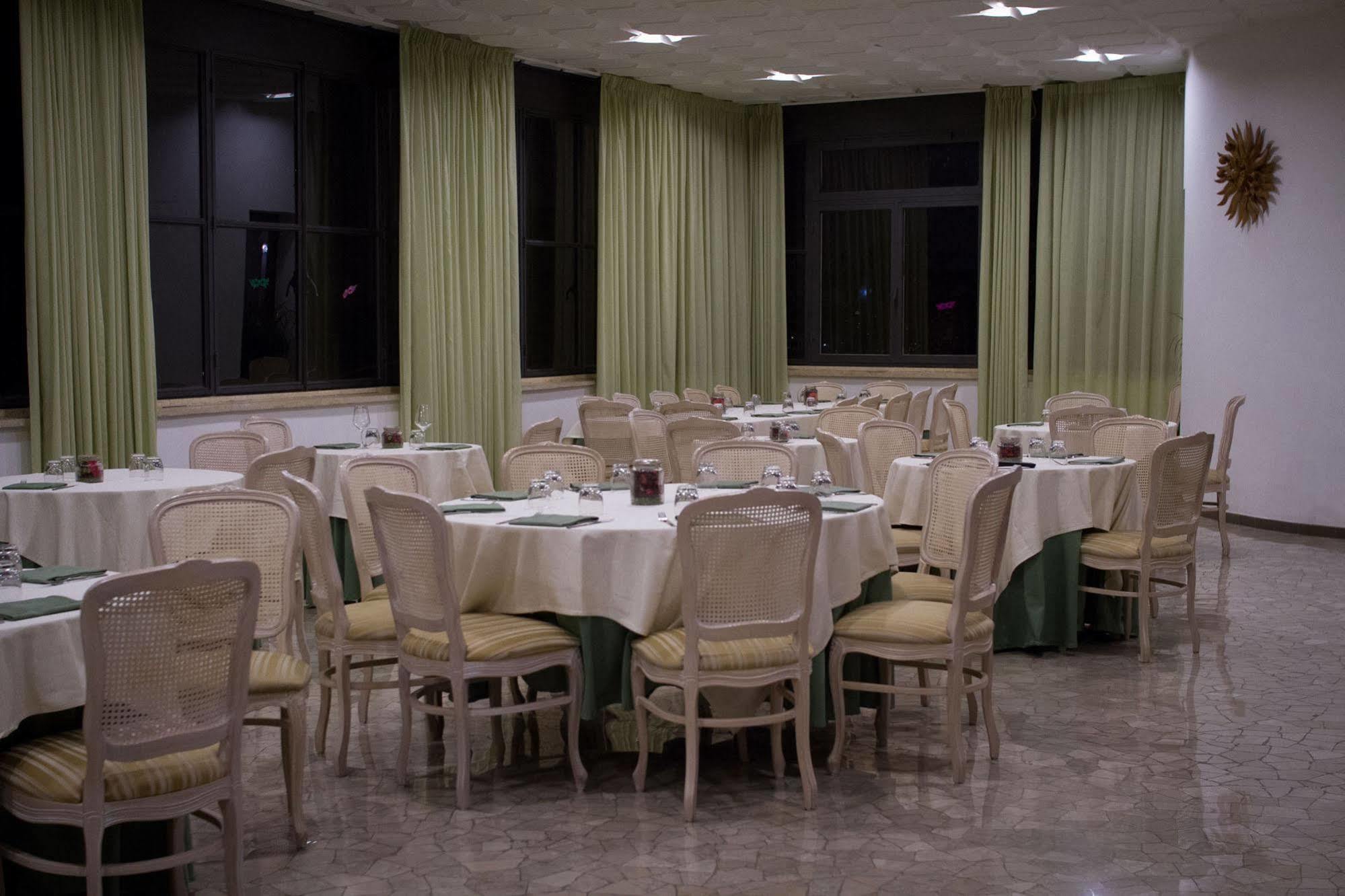 צ'רבטרי Antica Locanda Cavallino Bianco מראה חיצוני תמונה